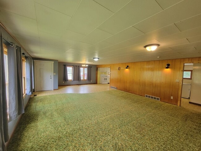 Building Photo - 5 Bedroom Home in Usk, WA