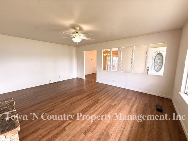 Building Photo - Nice 3 Bedroom, 2 Bath Located in North Salinas!