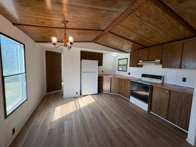 Building Photo - Two bedroom single wide on a private lot!