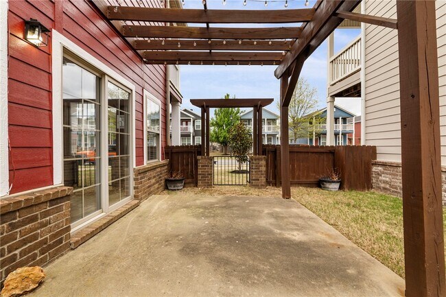 Building Photo - 614 N Keats Dr