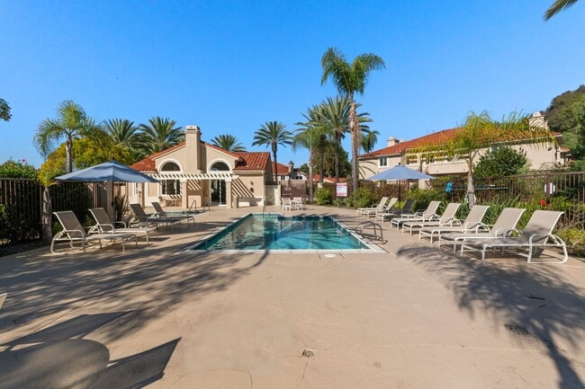 Building Photo - *Special Offer* Beautifully Renovated 1-Be...