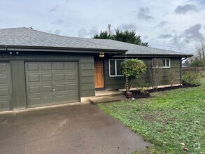 Building Photo - Updated 2 bed 1 bath single story duplex i...