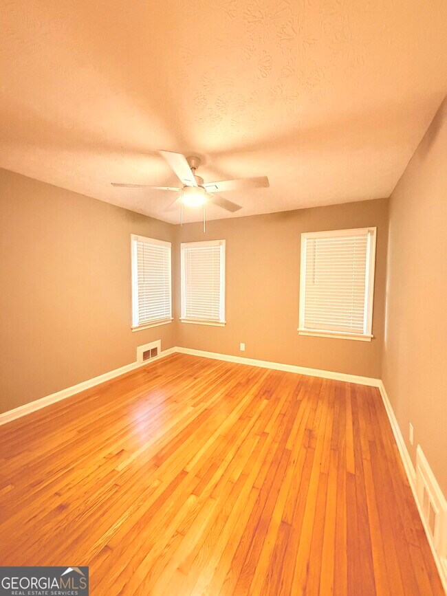 Building Photo - 1397 Jewell Ct