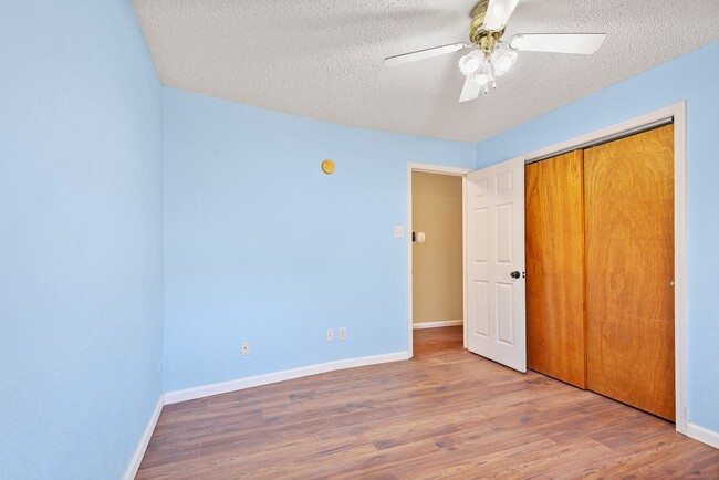 Building Photo - 3 bedroom 2 bath home with Acreage