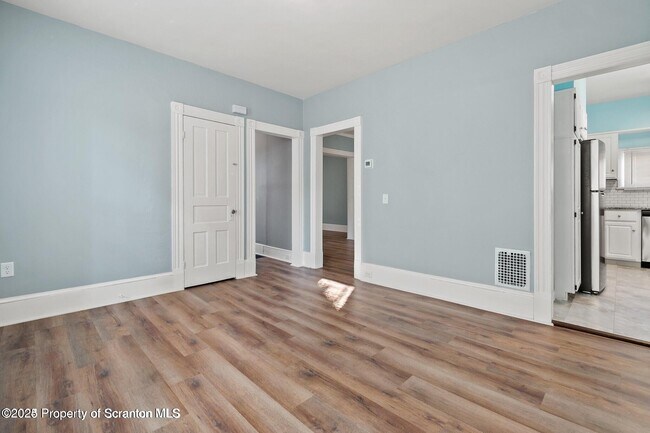 Building Photo - 724 Electric St