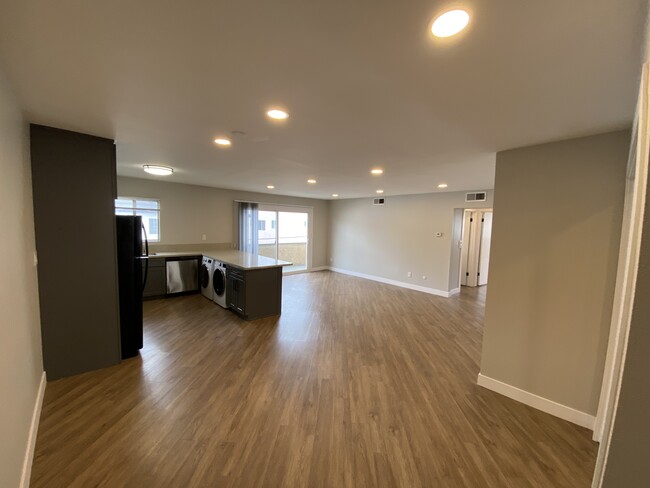 Dining room - 5333 Russell Ave