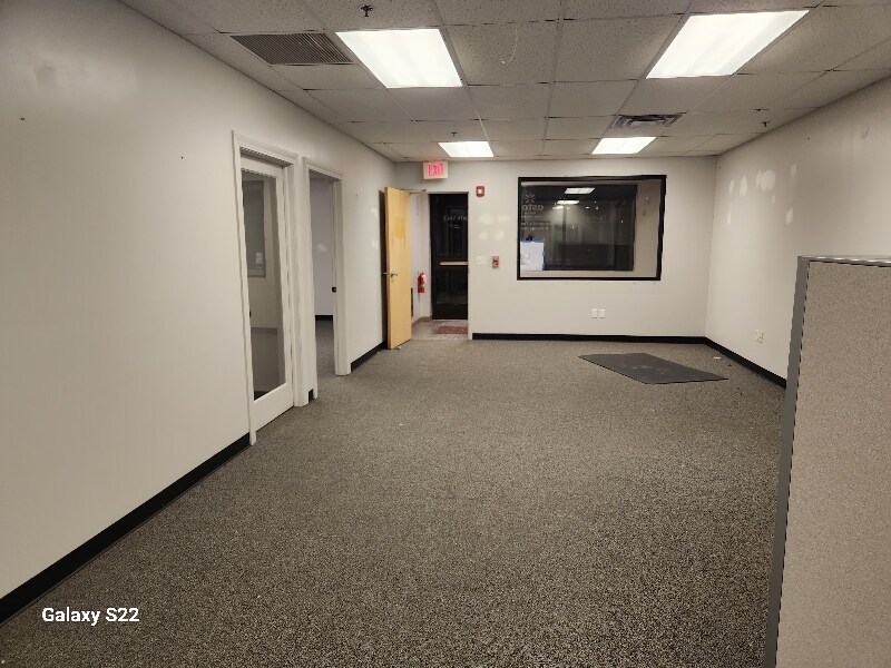 Building Photo - 390 Crystal Run Rd