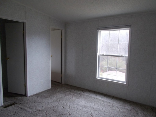 Building Photo - 422 Henry St