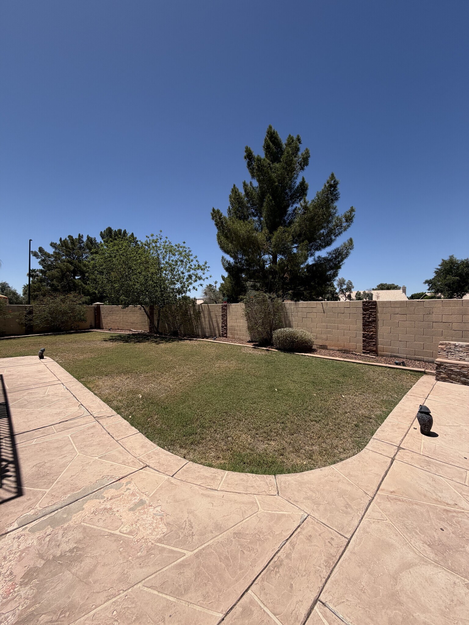 Building Photo - 1124 W Laurel Ave