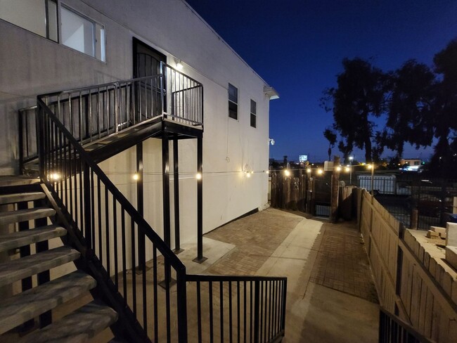 Building Photo - Large 4bd/2bth Unit in Logan Heights with ...