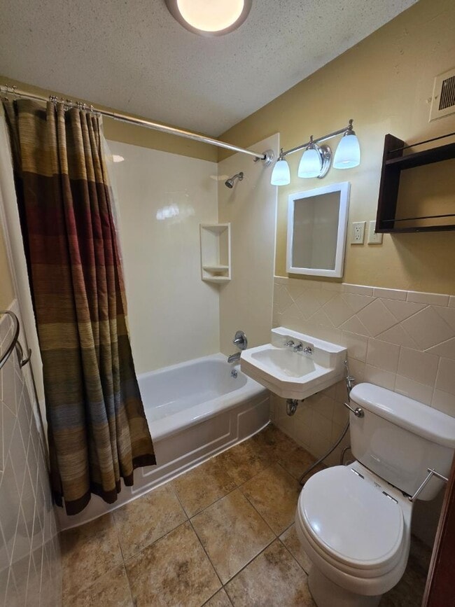 Building Photo - 218 Miami St