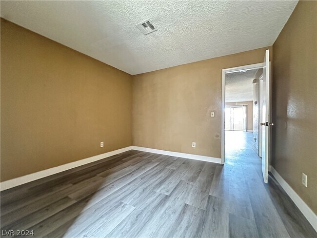 Building Photo - 6873 Tamarus St