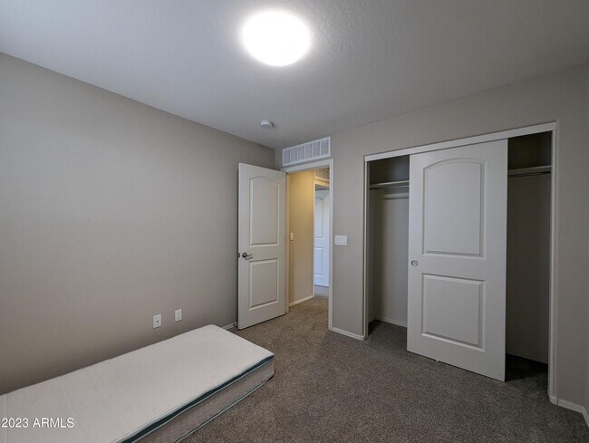 Building Photo - 1253 N 166th Ave