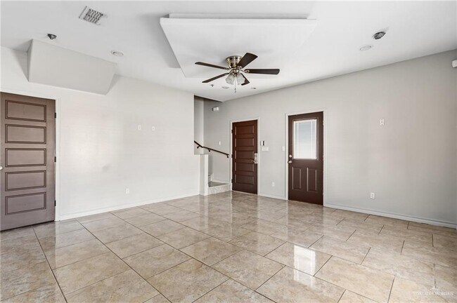 Building Photo - 1201 E Daffodil Ave