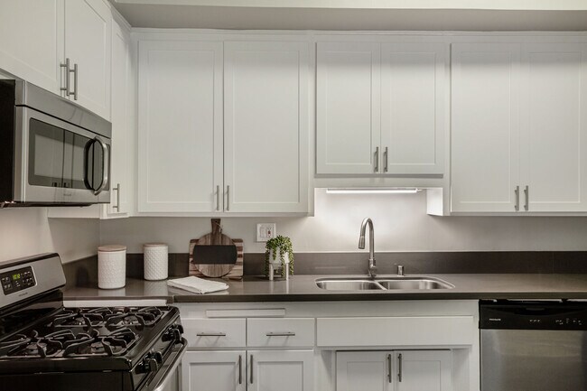 Building Photo - Axiom Westwood