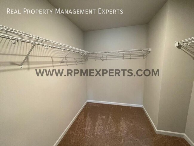 Building Photo - Magnificent 5 Bed / 3 Bath Home in Matthews