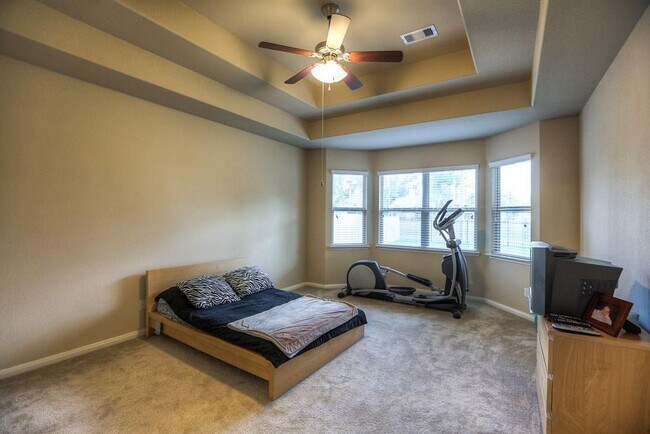 Building Photo - 83 West Wading Pond Circle