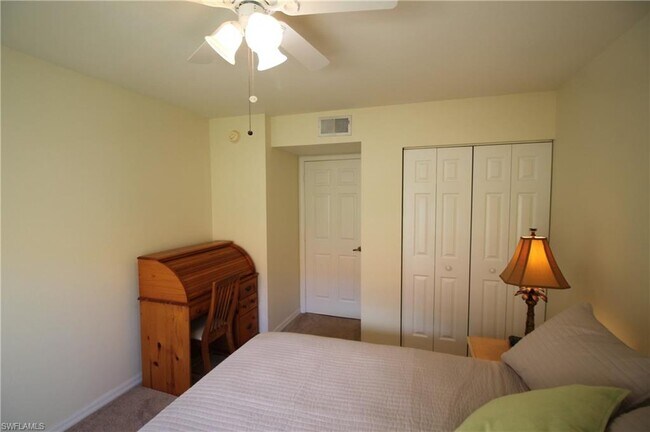 Building Photo - 273 Robin Hood Cir