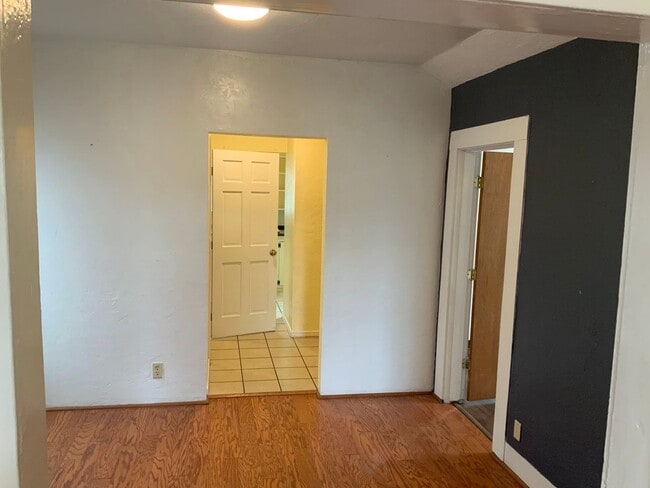 Building Photo - 2 Bedroom House in Whiteaker