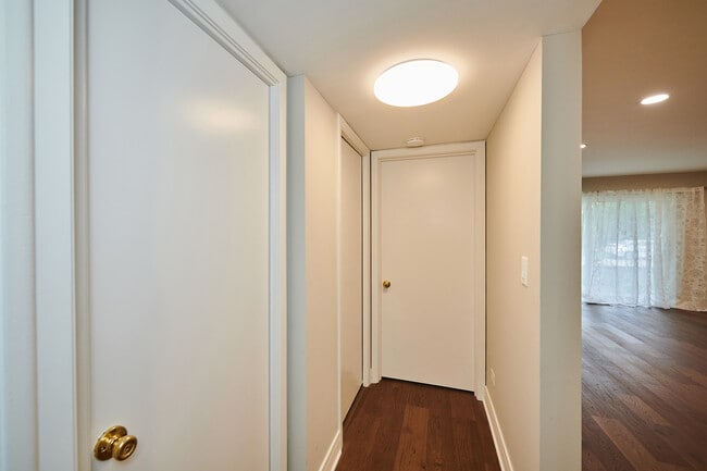 Building Photo - 7074 N Ridge Blvd