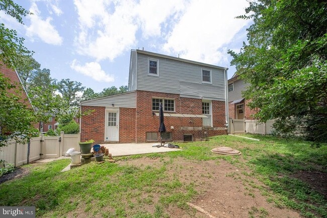 Building Photo - 6717 44th Ave