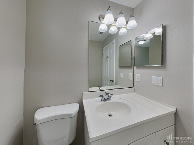 Building Photo - 24 Pineland Ln