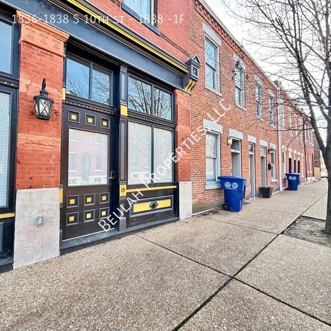 Building Photo - Bright Soulard 2bd/2bath Townhouse (baseme...