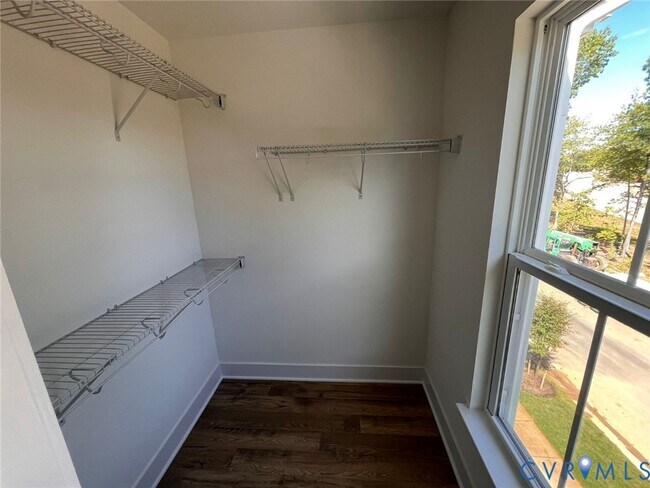 Building Photo - 15339 Sunray Aly