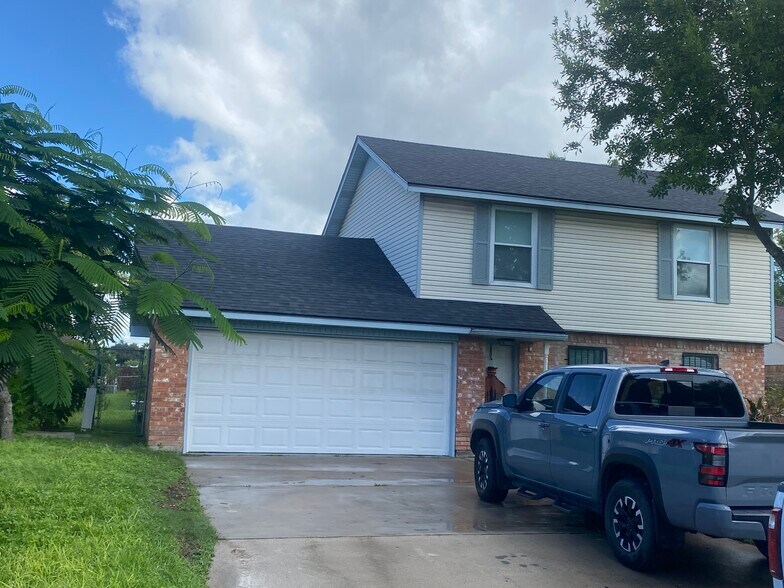 Primary Photo - 54 Woodmere Ct