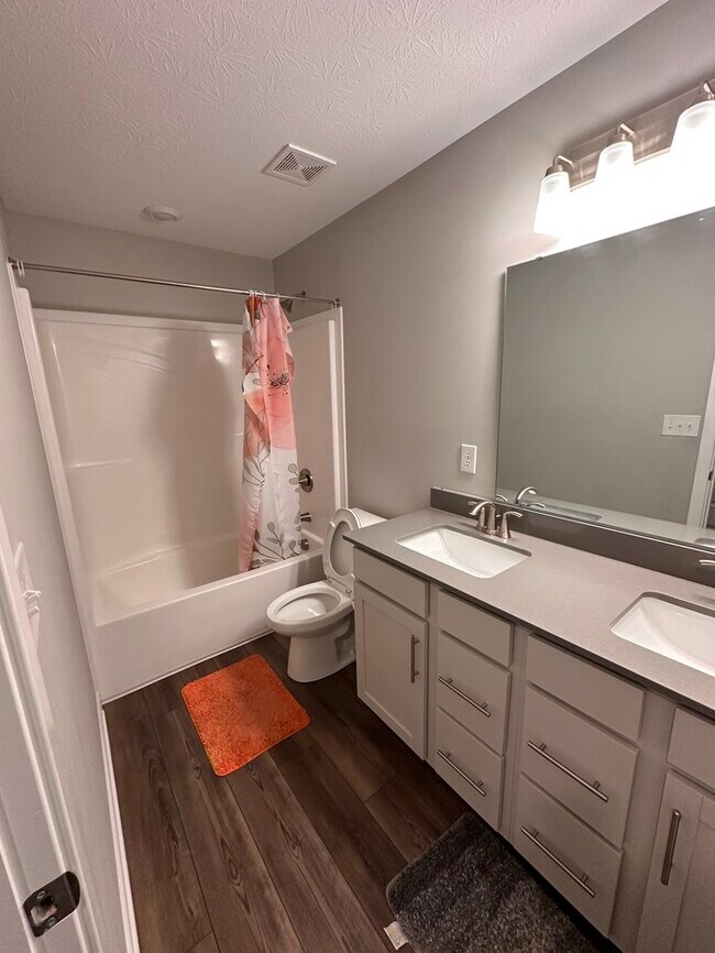 Building Photo - Big Danville Home Away From Home