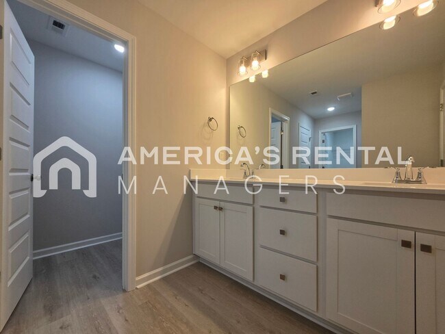 Building Photo - 10304 Bramlett Way