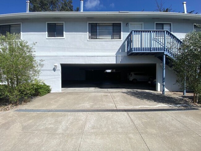 Building Photo - 1102 6th Street