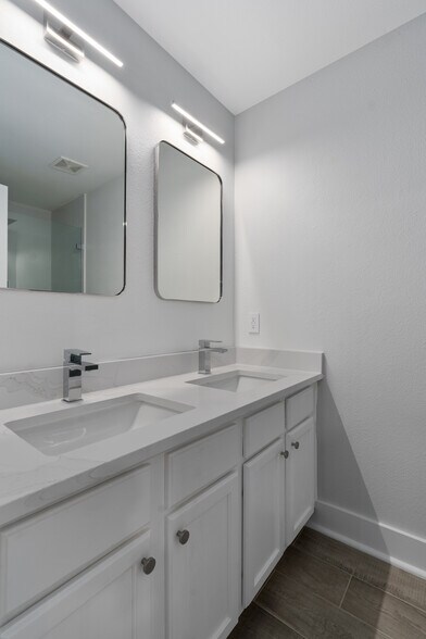 Building Photo - 16512 Trevin Cv