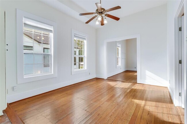 Building Photo - 609 W 35th St