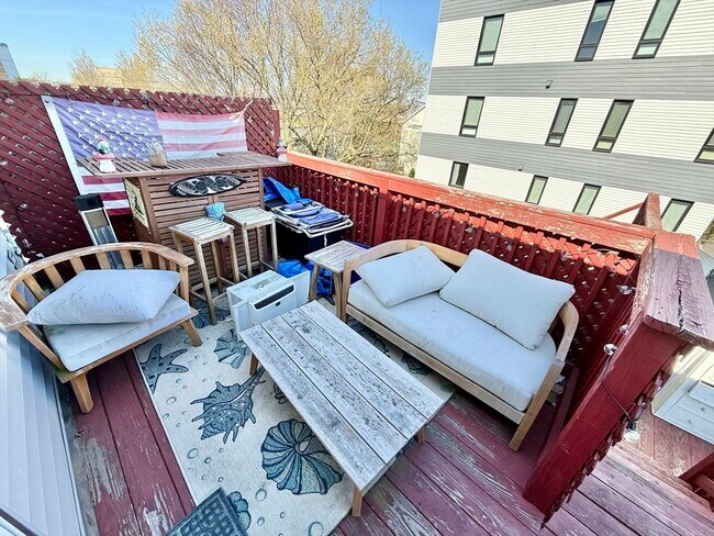 Building Photo - 9 Boston St