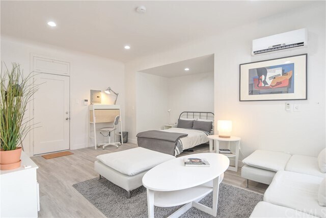 Building Photo - 121 S Elm Dr