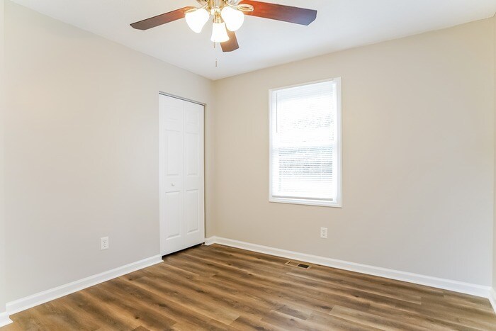 Building Photo - 16417 Waterbury Ln