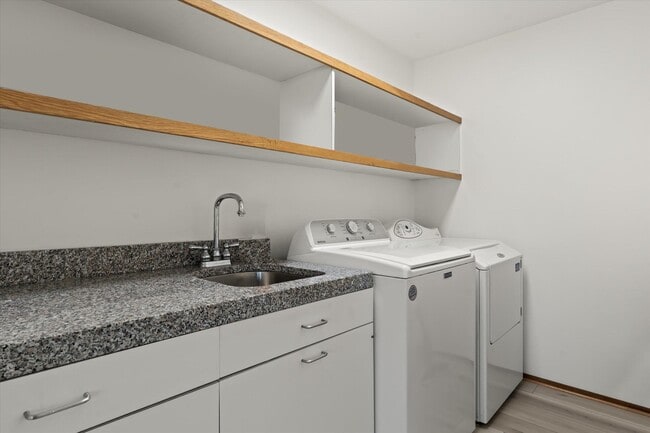 Building Photo - 709 Ann St