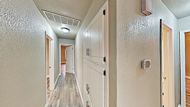 Building Photo - Beautiful 4 Bedroom 2 Bath in Edmond