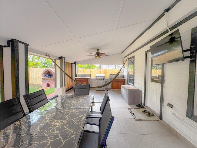 Building Photo - 18323 River Sage Dr