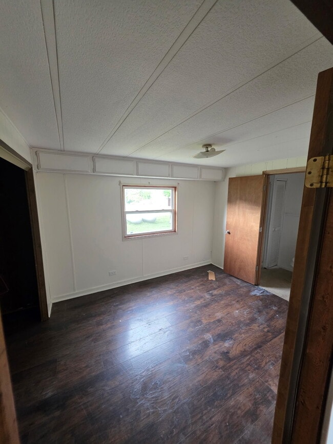 Building Photo - 10561 N Loomis Rd
