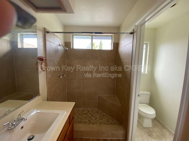 Building Photo - 960 Vallerand Rd