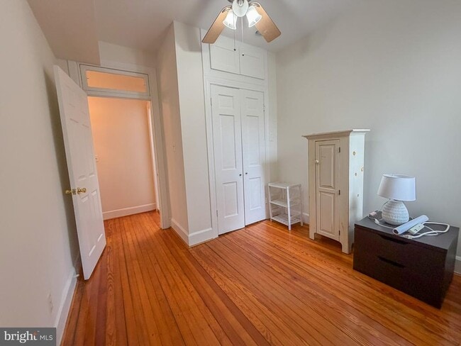 Building Photo - 318 11th St SE