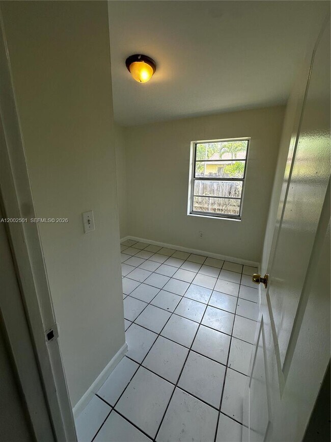 Building Photo - 821 SW 2nd St