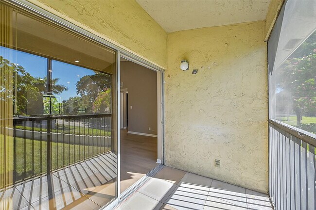 Building Photo - 719 Gardens Dr