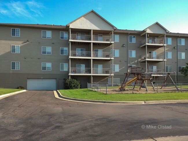 Building Photo - Diamond Valley Apartments