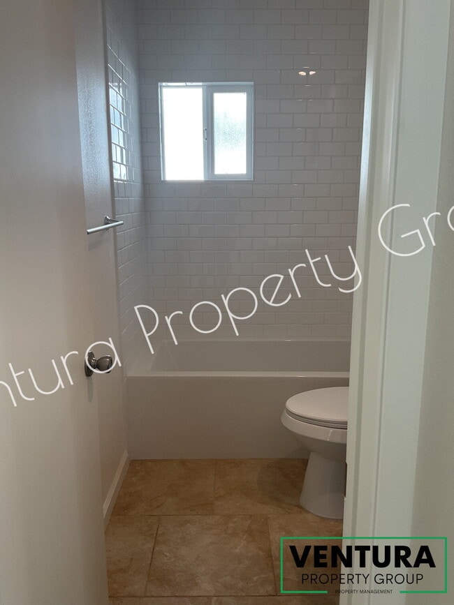 Building Photo - 831 S E St