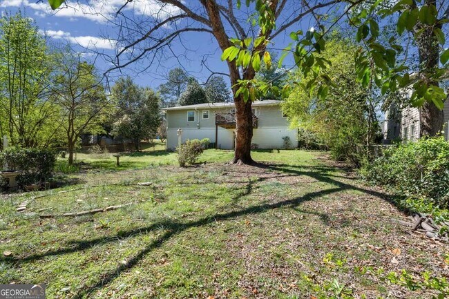 Building Photo - 2815 Carolyn Dr