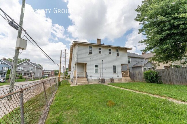 Building Photo - 1312 N 5th St