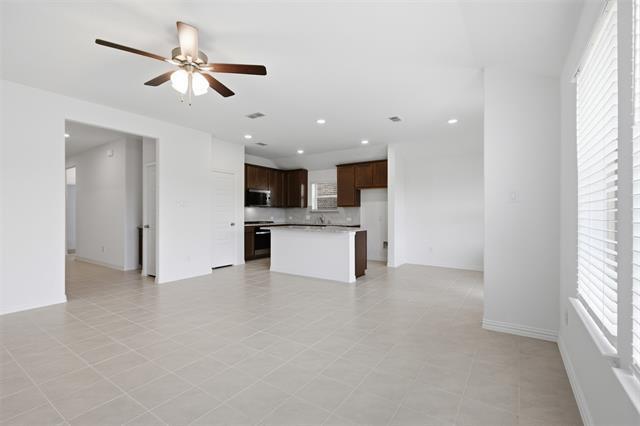 Building Photo - 825 Birdie Dr